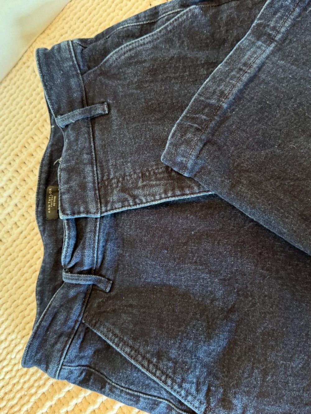 Ann Taylor Factory Dark Wash Denim slight flare leg 8P A-002